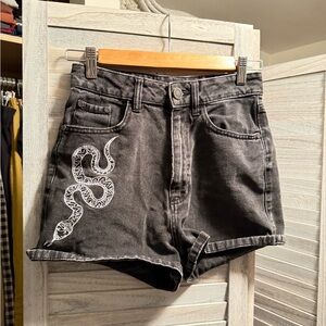 Disturbia shorts 🐍🍄